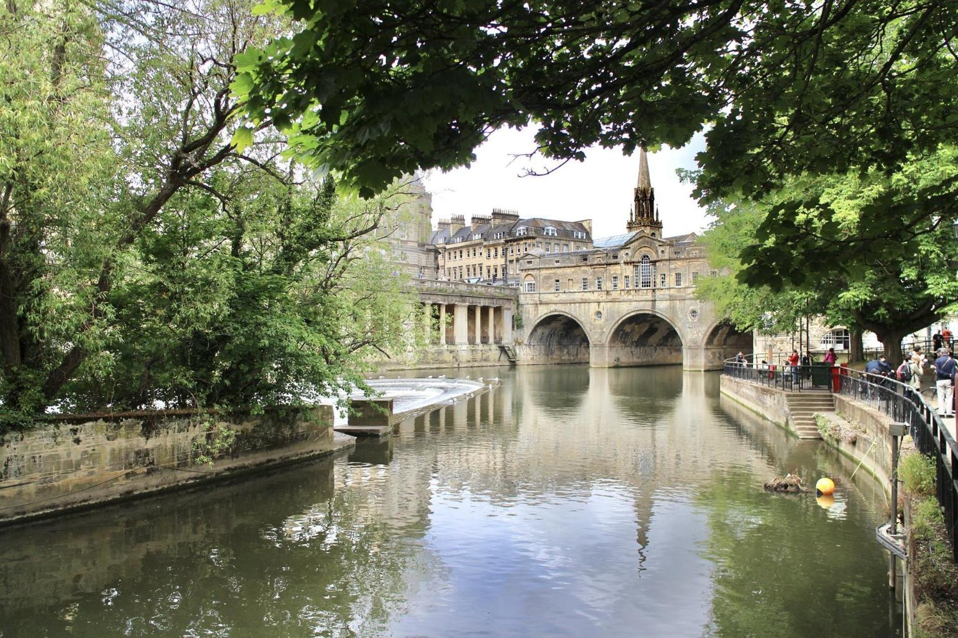 2 Bedroom Apartment In Bath City Centre With Garden & Free Parking Eksteriør billede